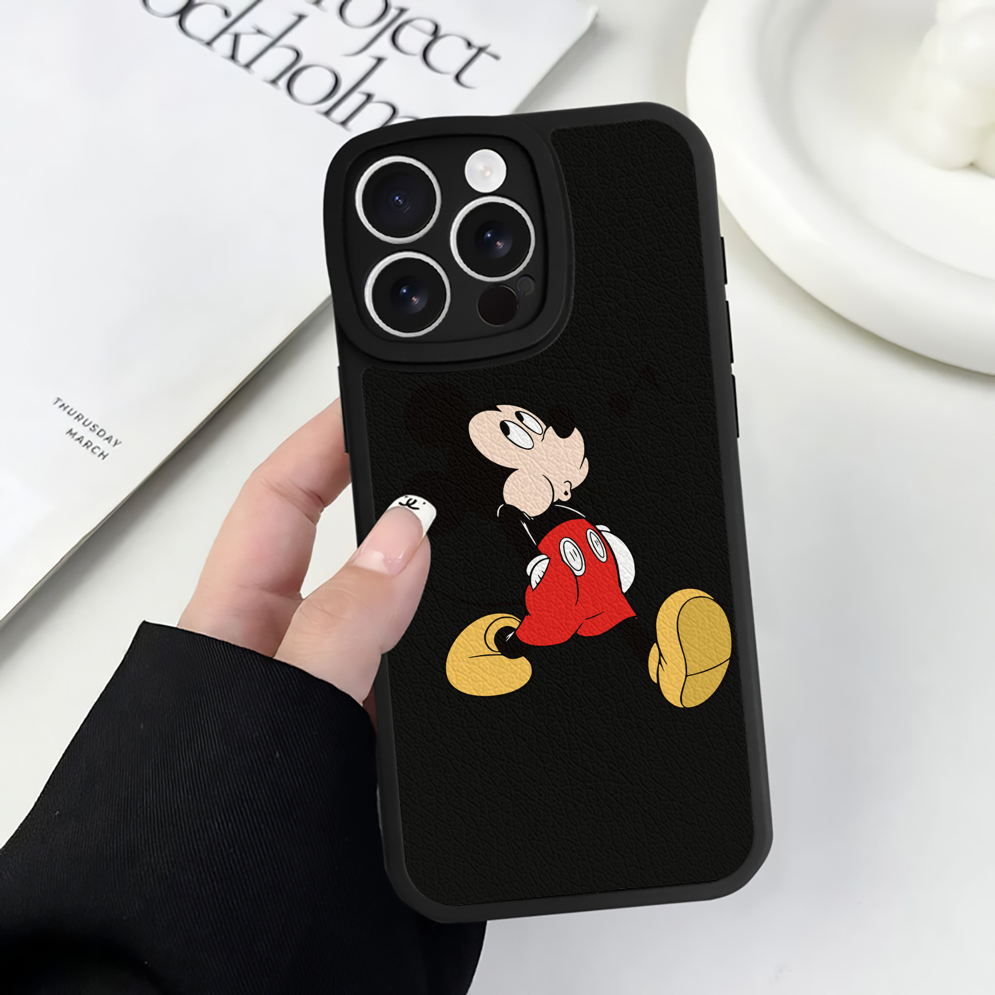 （画像用） ミッキーマウス Mickey Mouse 【iPhone 16シリーズ対応】シリコンスマホケース（レザー調） 材質：シリコン
